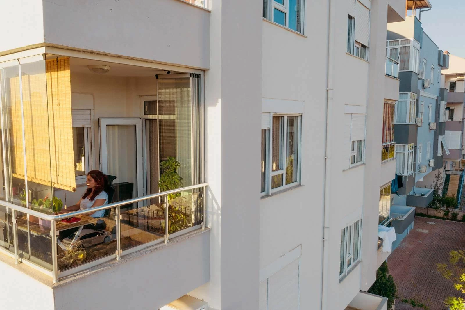 cam-balkon-su-tahliye-deligi-nasil-acilir Cam Balkon Su Tahliye Deliği Nasıl Açılır?