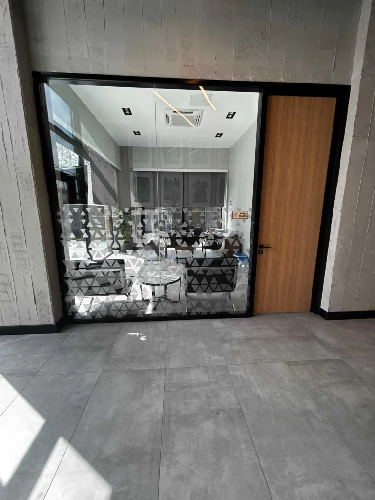 eyüp spor tesisleri cam bölme sistemi
